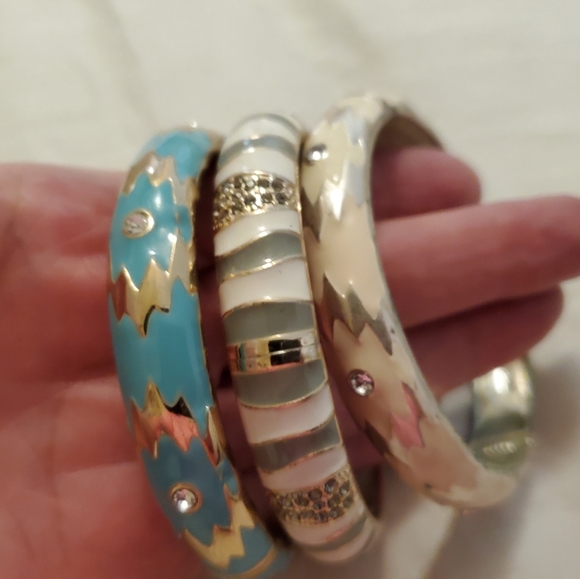 Hinged bracelets, Bloomingdales brand. Very very good condition. - Picture 2 of 2